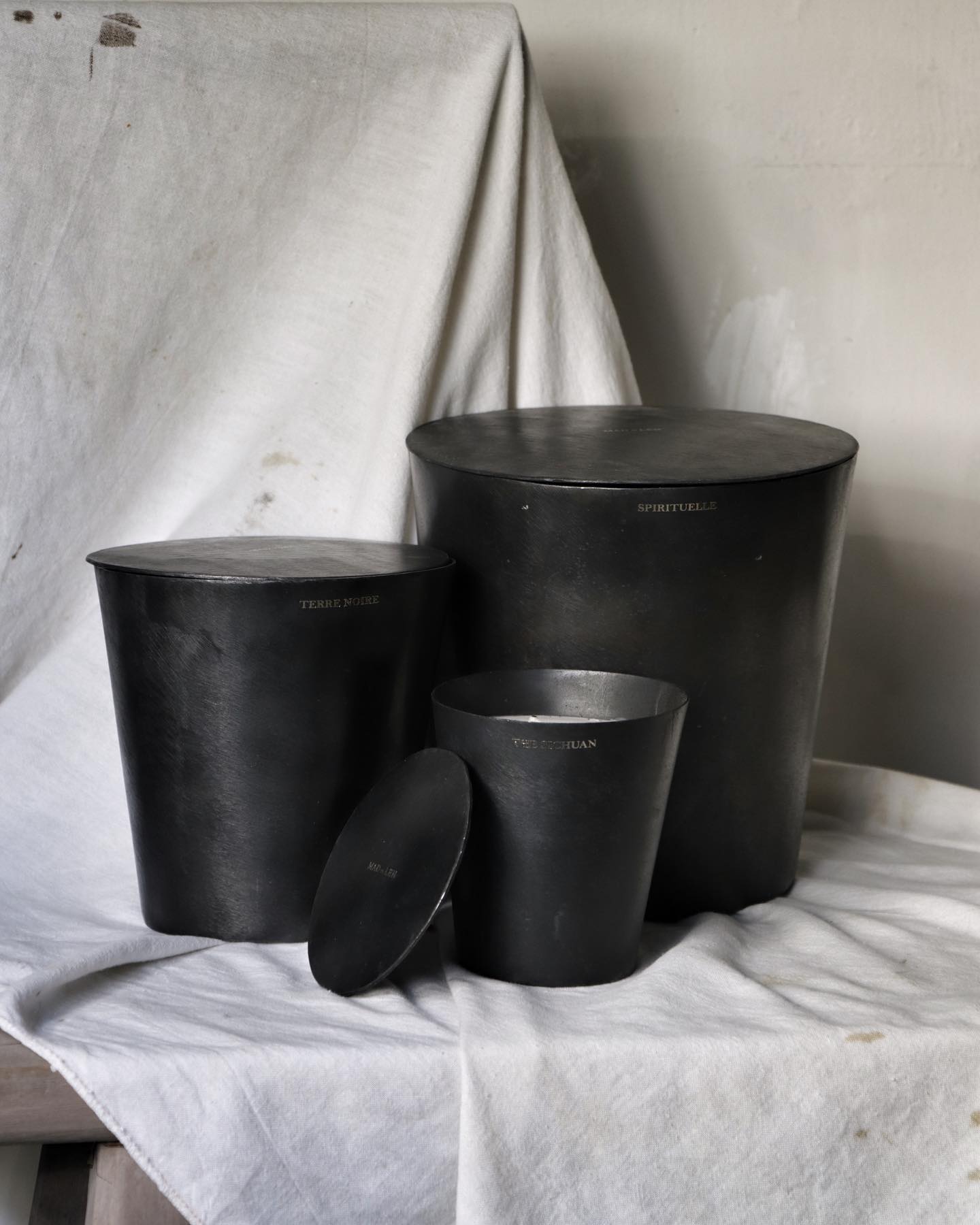 MAD et LEN BV15 BOUGIE VESTIMENTALE CANDLE-MEDIUM