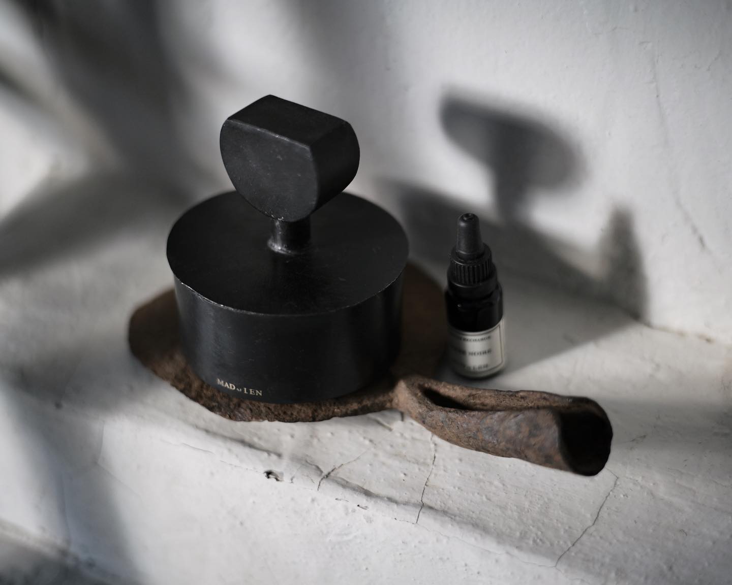 Mad et Len PFP-Crys flat diffuser volcanic rock + a small amount of crystal + 5ml essential oil FLAT POT POURRI Lava Rock + Crystal Petit