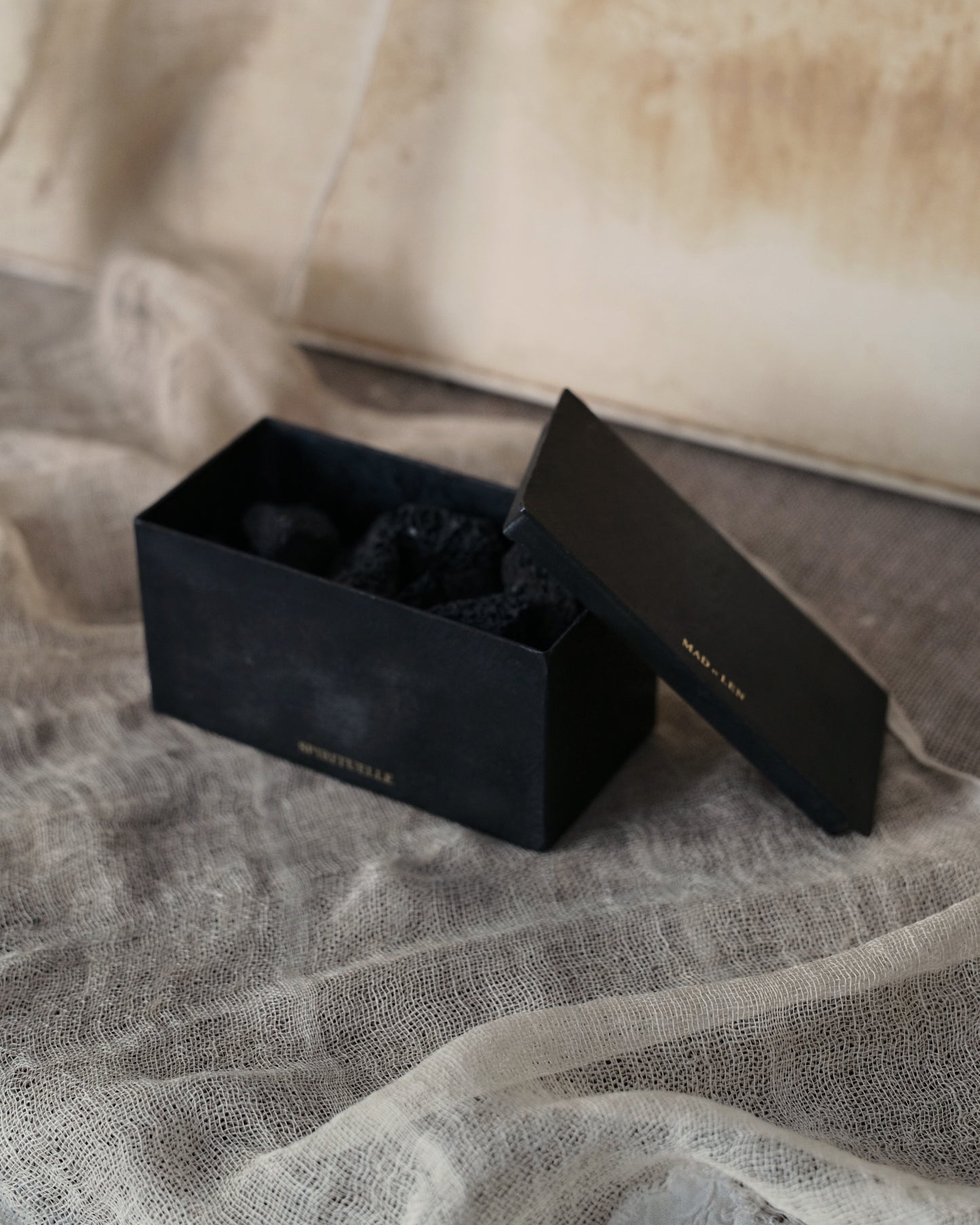 Mad et Len PFP-Crys flat diffuser volcanic rock + a small amount of crystal + 5ml essential oil FLAT POT POURRI Lava Rock + Crystal Petit