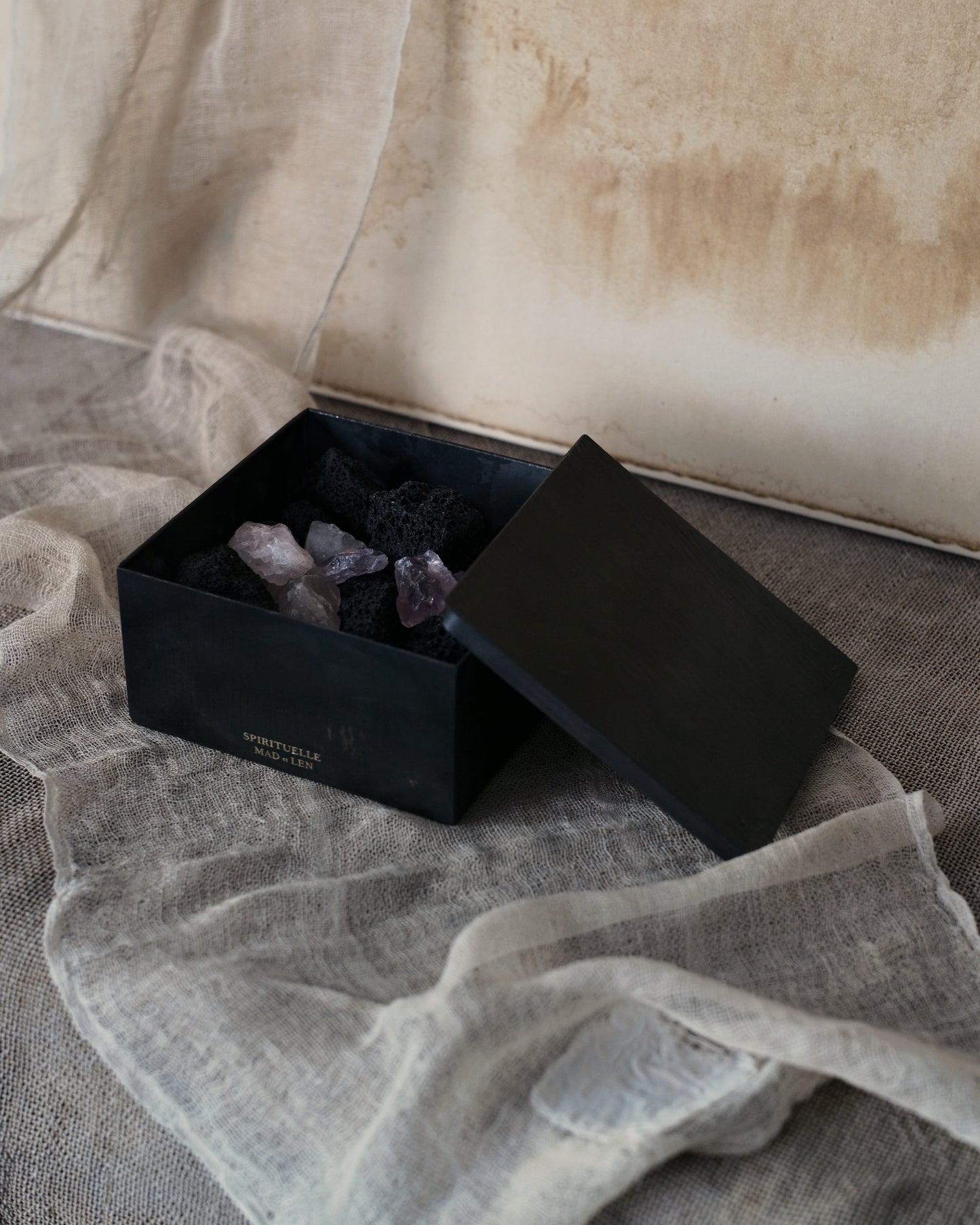 Mad et Len PFP-Crys flat diffuser volcanic rock + a small amount of crystal + 5ml essential oil FLAT POT POURRI Lava Rock + Crystal Petit