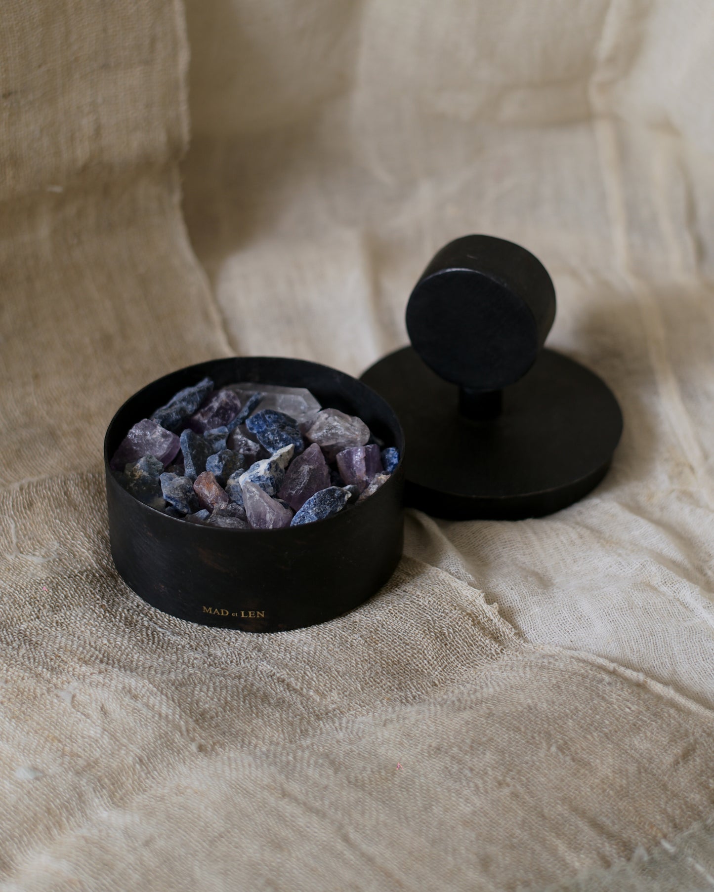 Mad et Len PFP-Crys flat diffuser volcanic rock + a small amount of crystal + 5ml essential oil FLAT POT POURRI Lava Rock + Crystal Petit