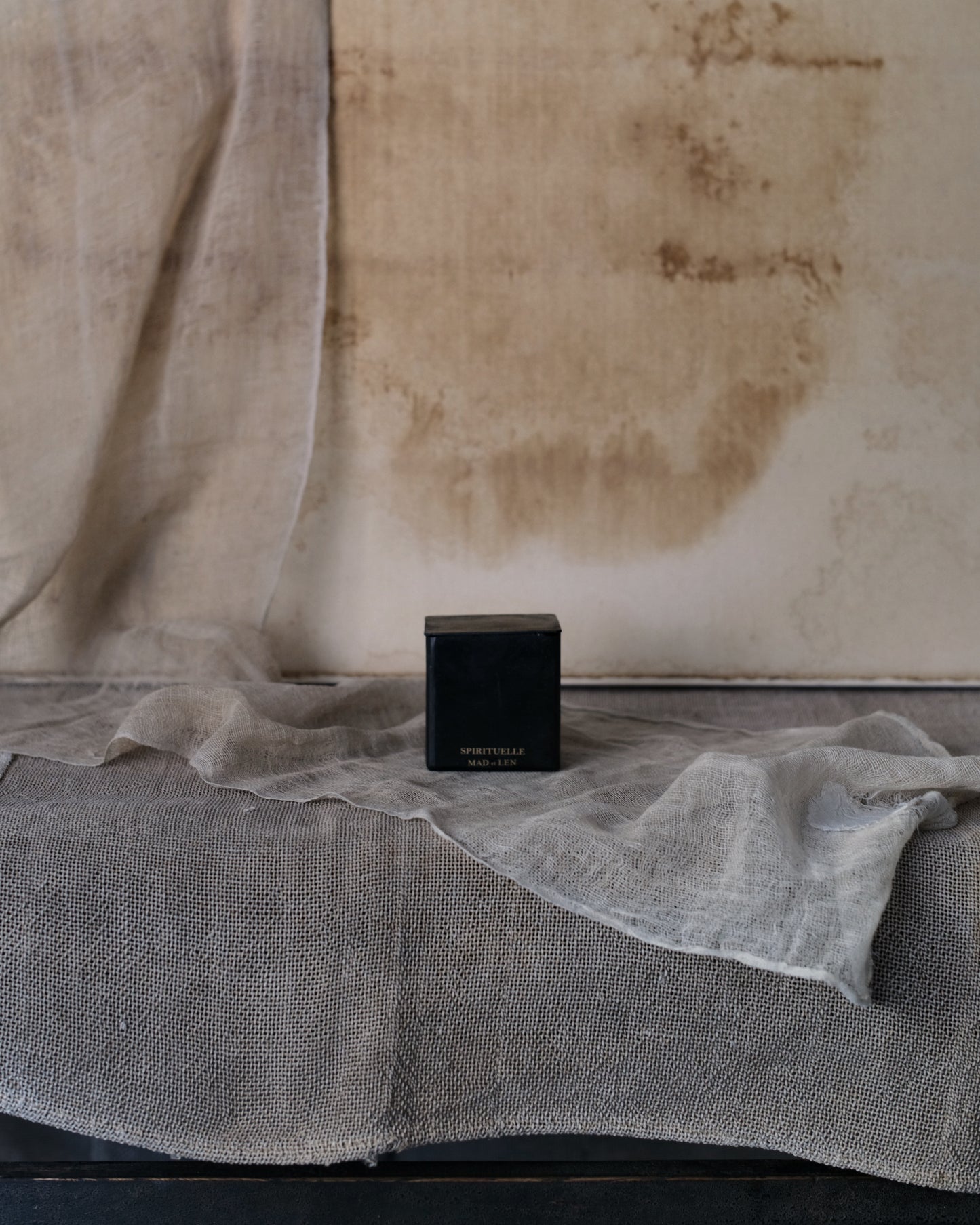 Mad et Len PFP-Crys flat diffuser volcanic rock + a small amount of crystal + 5ml essential oil FLAT POT POURRI Lava Rock + Crystal Petit