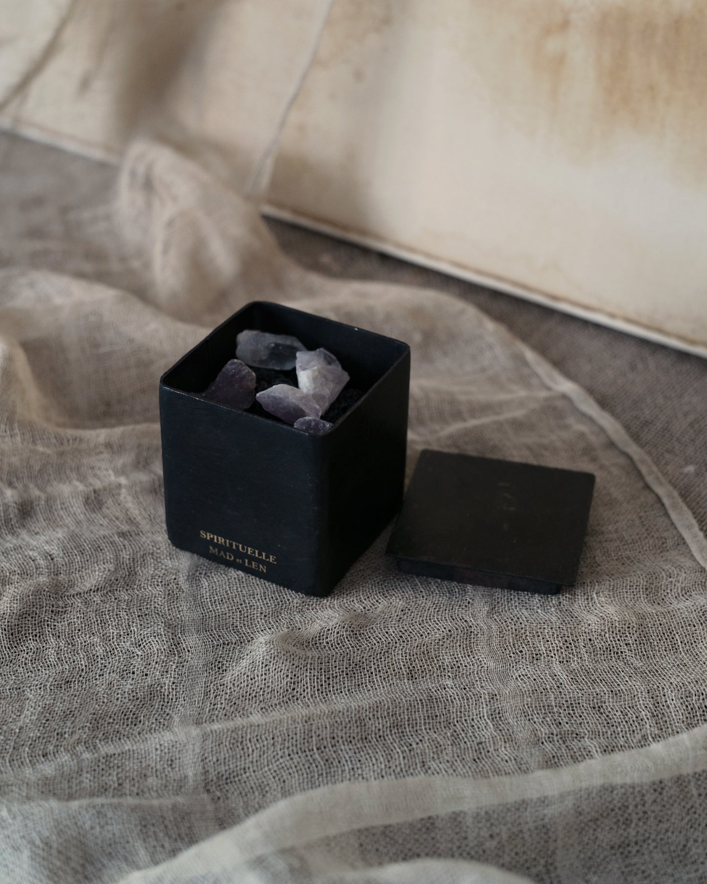Mad et Len PFP-Crys flat diffuser volcanic rock + a small amount of crystal + 5ml essential oil FLAT POT POURRI Lava Rock + Crystal Petit