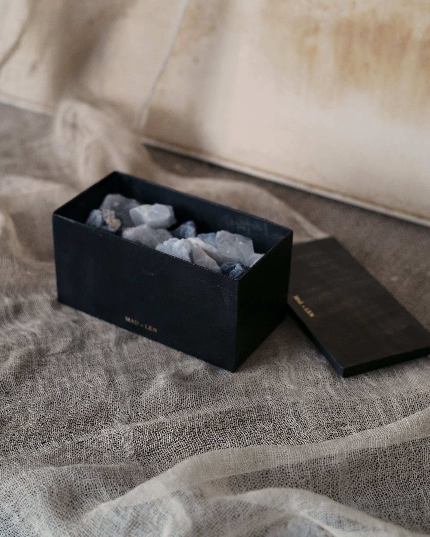 Mad et Len PFP-Crys flat diffuser volcanic rock + a small amount of crystal + 5ml essential oil FLAT POT POURRI Lava Rock + Crystal Petit