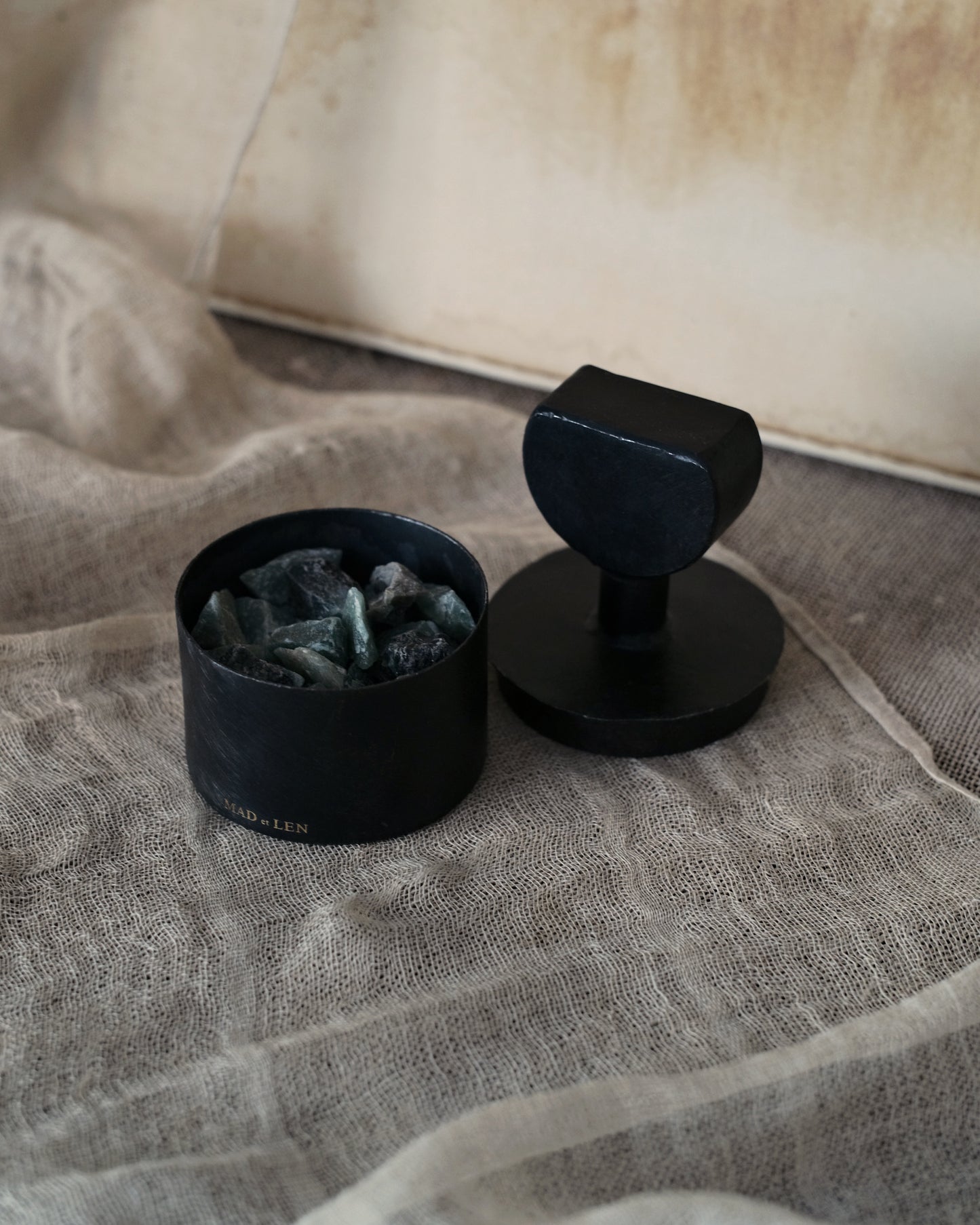 Mad et Len PFP-Crys flat diffuser volcanic rock + a small amount of crystal + 5ml essential oil FLAT POT POURRI Lava Rock + Crystal Petit