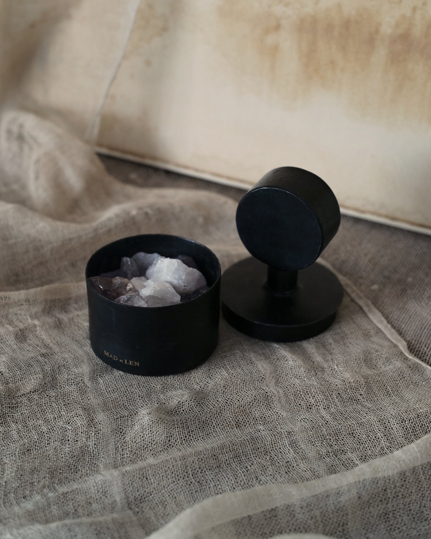 Mad et Len PFP-Crys flat diffuser volcanic rock + a small amount of crystal + 5ml essential oil FLAT POT POURRI Lava Rock + Crystal Petit