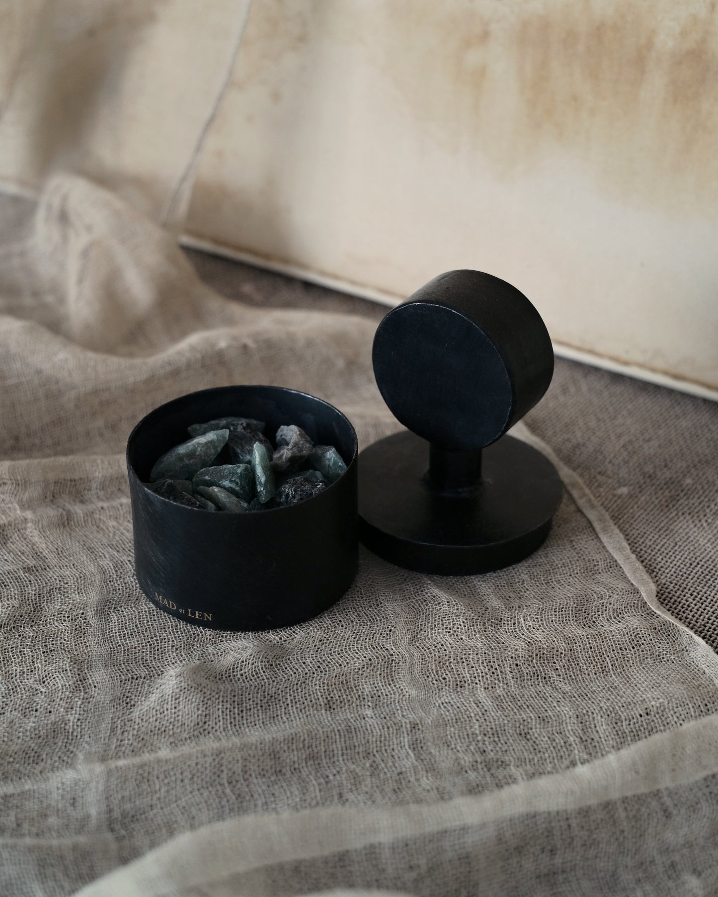 Mad et Len PFP-Crys flat diffuser volcanic rock + a small amount of crystal + 5ml essential oil FLAT POT POURRI Lava Rock + Crystal Petit