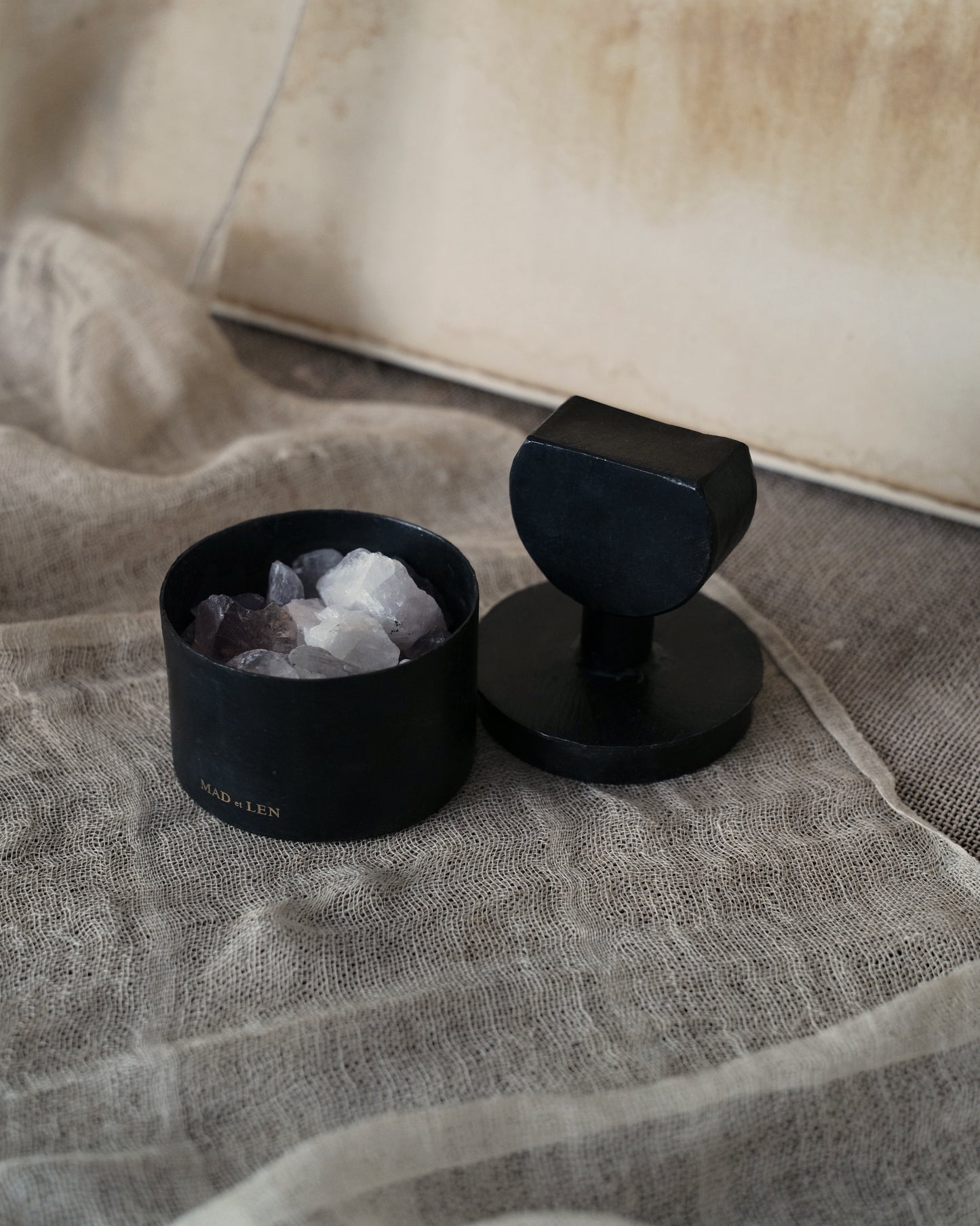 Mad et Len PFP-Crys flat diffuser volcanic rock + a small amount of crystal + 5ml essential oil FLAT POT POURRI Lava Rock + Crystal Petit