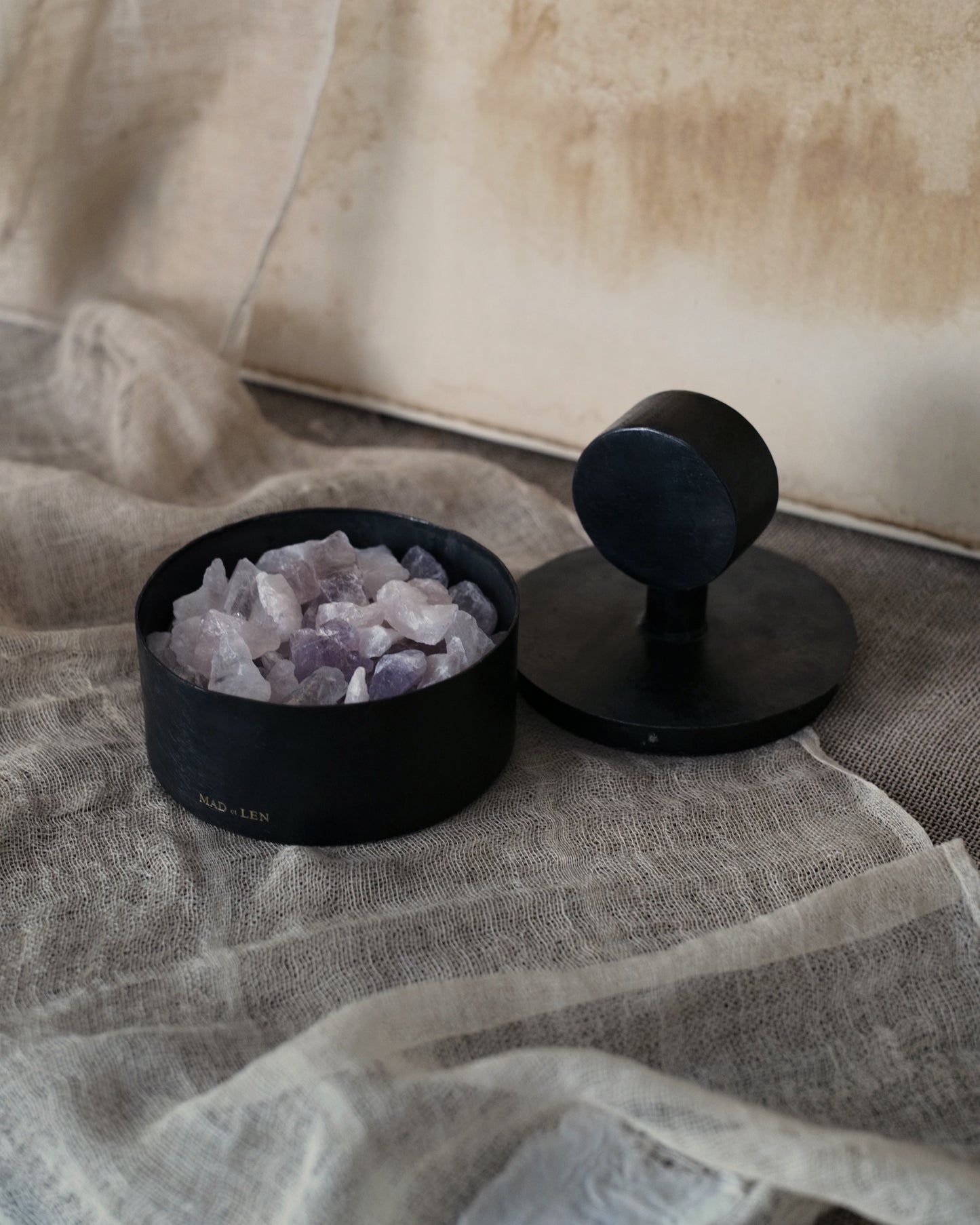 Mad et Len PFP-Crys flat diffuser volcanic rock + a small amount of crystal + 5ml essential oil FLAT POT POURRI Lava Rock + Crystal Petit