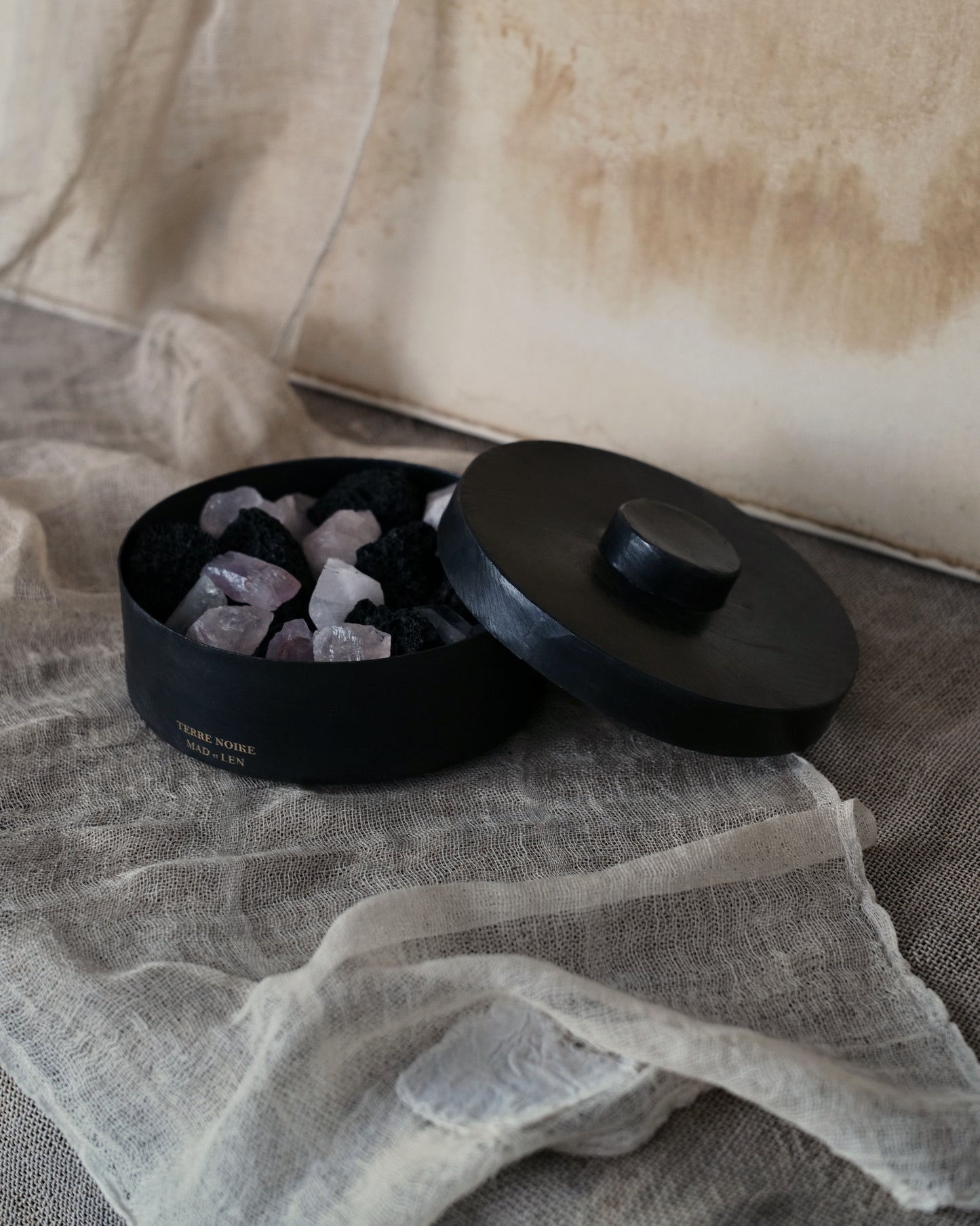Mad et Len PFP-Crys flat diffuser volcanic rock + a small amount of crystal + 5ml essential oil FLAT POT POURRI Lava Rock + Crystal Petit