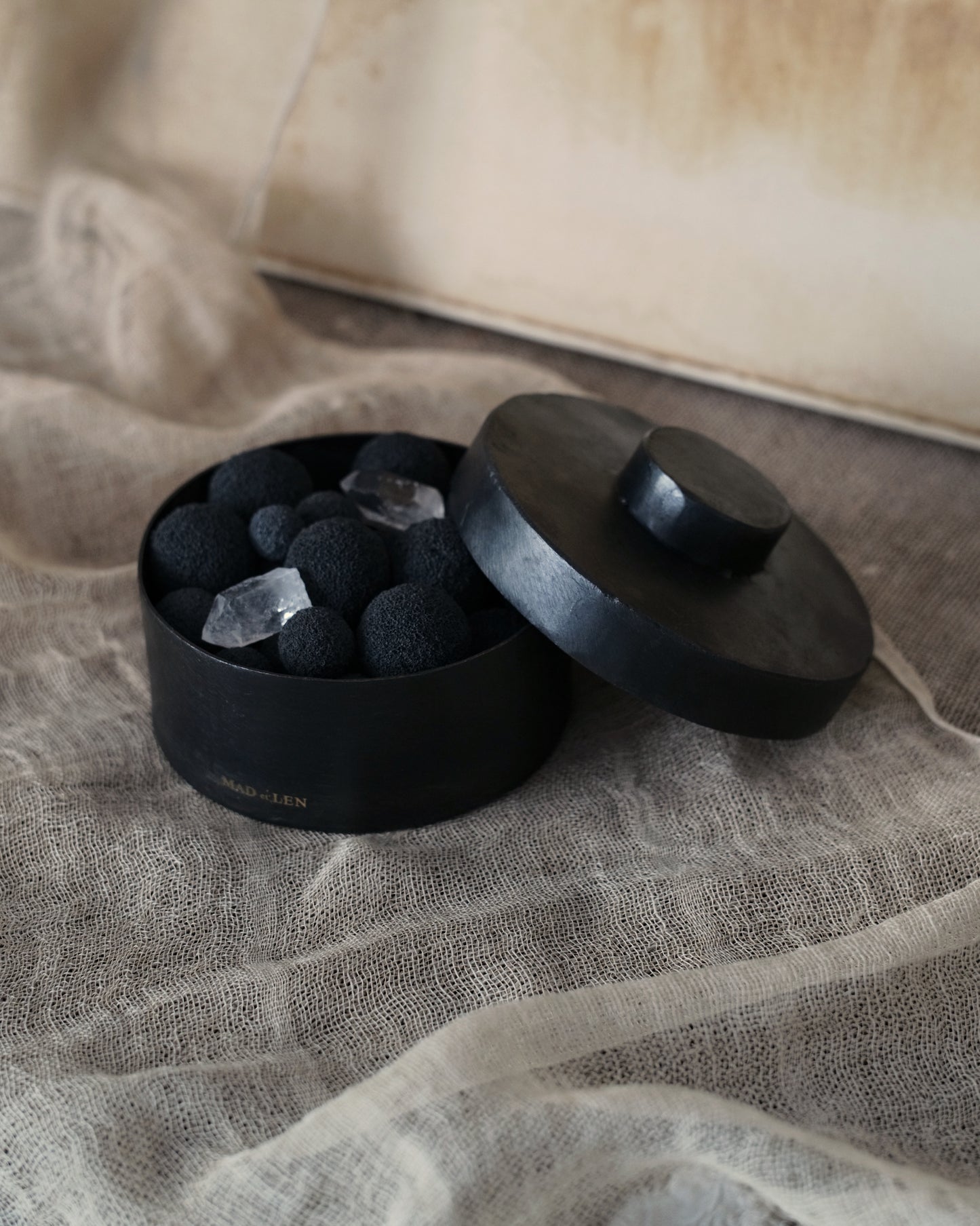 Mad et Len PFP-Crys flat diffuser volcanic rock + a small amount of crystal + 5ml essential oil FLAT POT POURRI Lava Rock + Crystal Petit