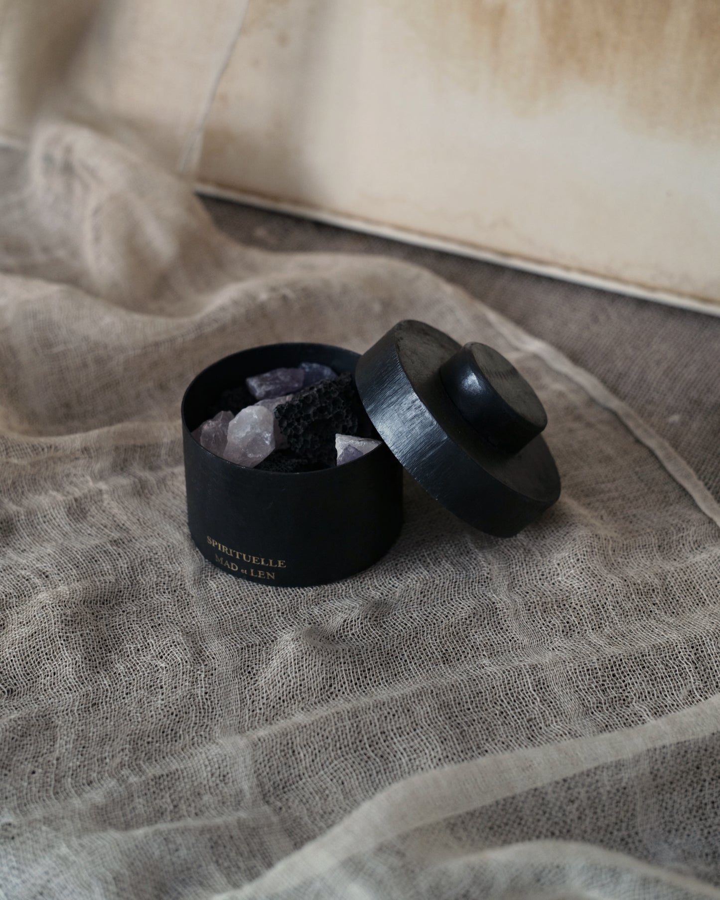 Mad et Len PFP-Crys flat diffuser volcanic rock + a small amount of crystal + 5ml essential oil FLAT POT POURRI Lava Rock + Crystal Petit