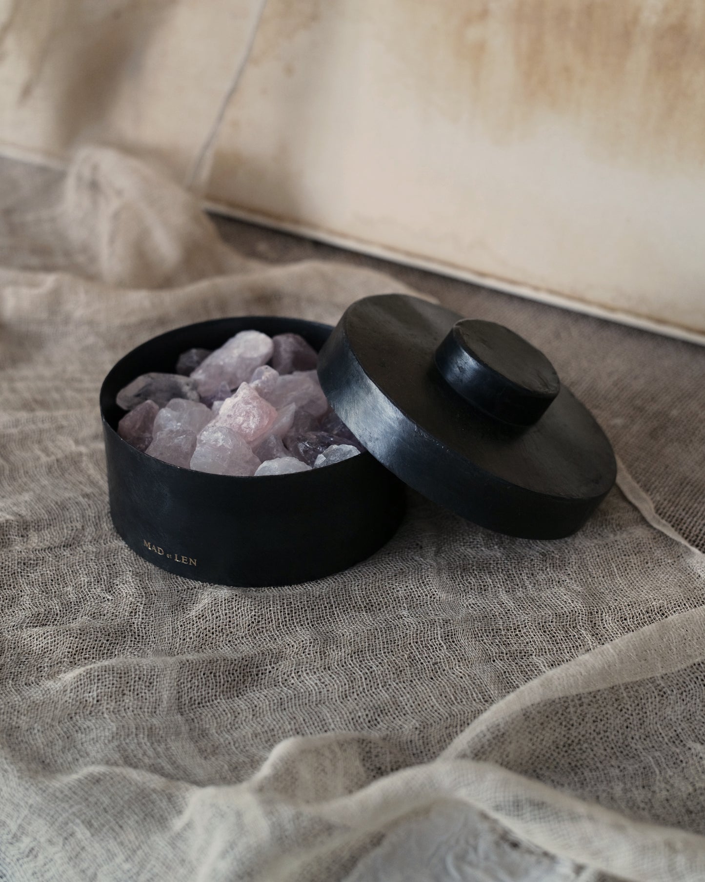 Mad et Len PFP-Crys flat diffuser volcanic rock + a small amount of crystal + 5ml essential oil FLAT POT POURRI Lava Rock + Crystal Petit