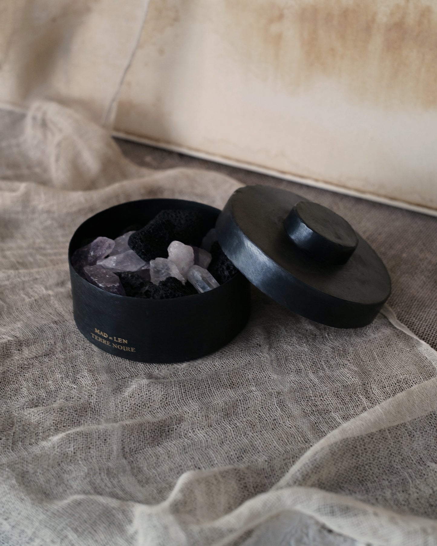 Mad et Len PFP-Crys flat diffuser volcanic rock + a small amount of crystal + 5ml essential oil FLAT POT POURRI Lava Rock + Crystal Petit
