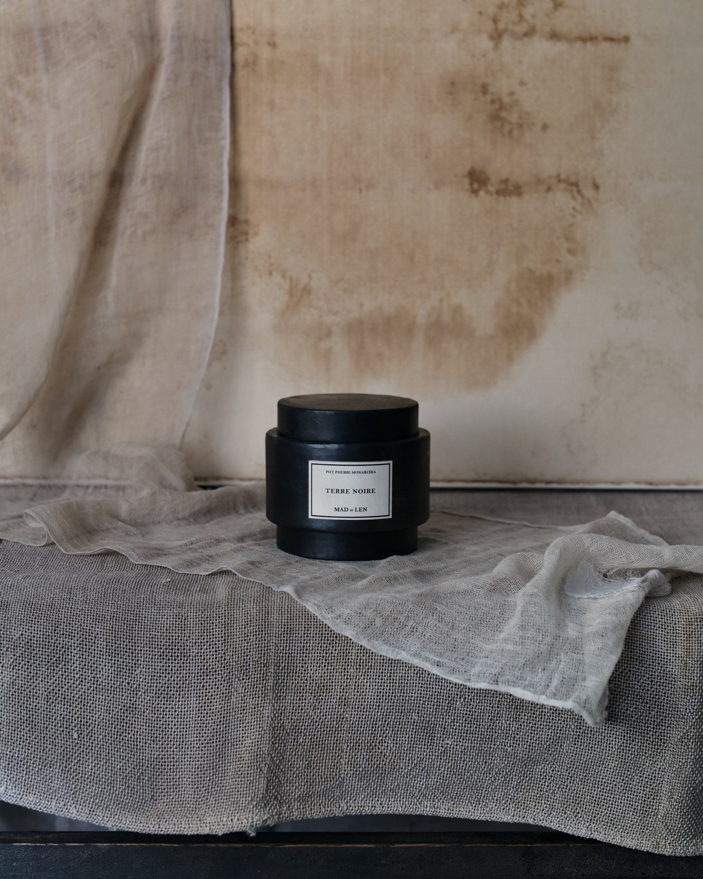 Mad et Len PFP-Crys flat diffuser volcanic rock + a small amount of crystal + 5ml essential oil FLAT POT POURRI Lava Rock + Crystal Petit