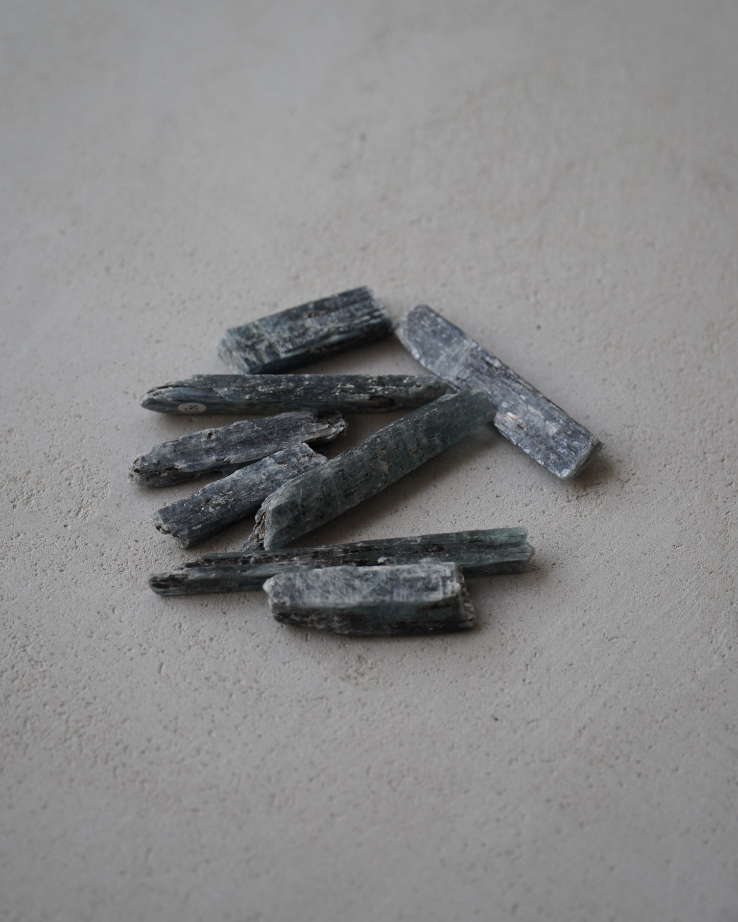 洄流 礦石茶杓置 藍晶石 Kyanite