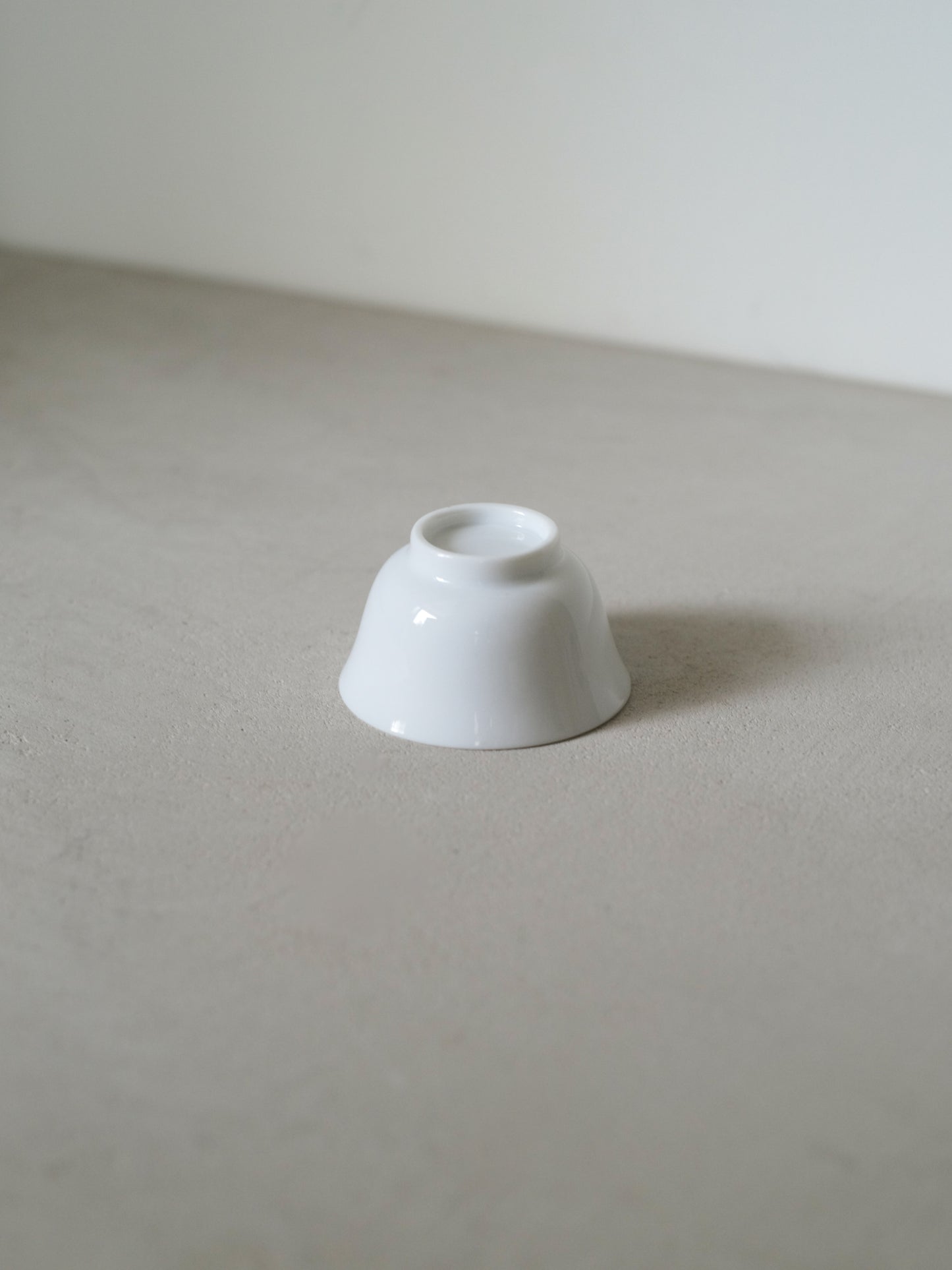 白色瓷杯